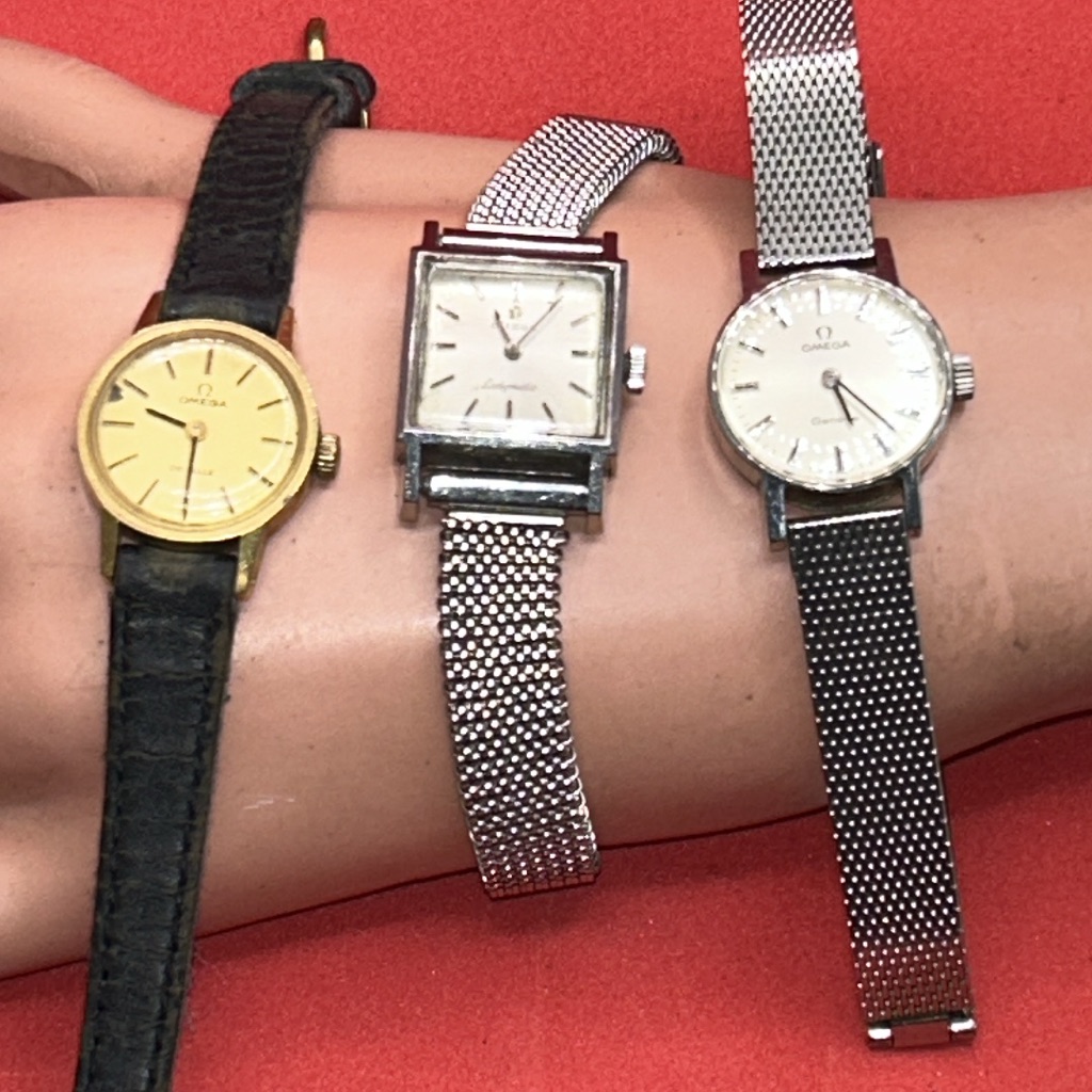 Omega HandWound Wristwatch Japan Made 70s Vintage Round Silver
